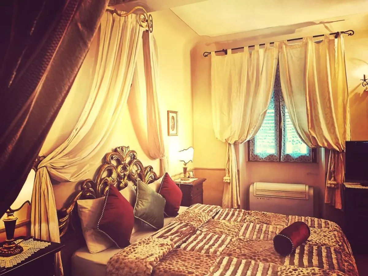 Classic Style Apartment In Center Florence