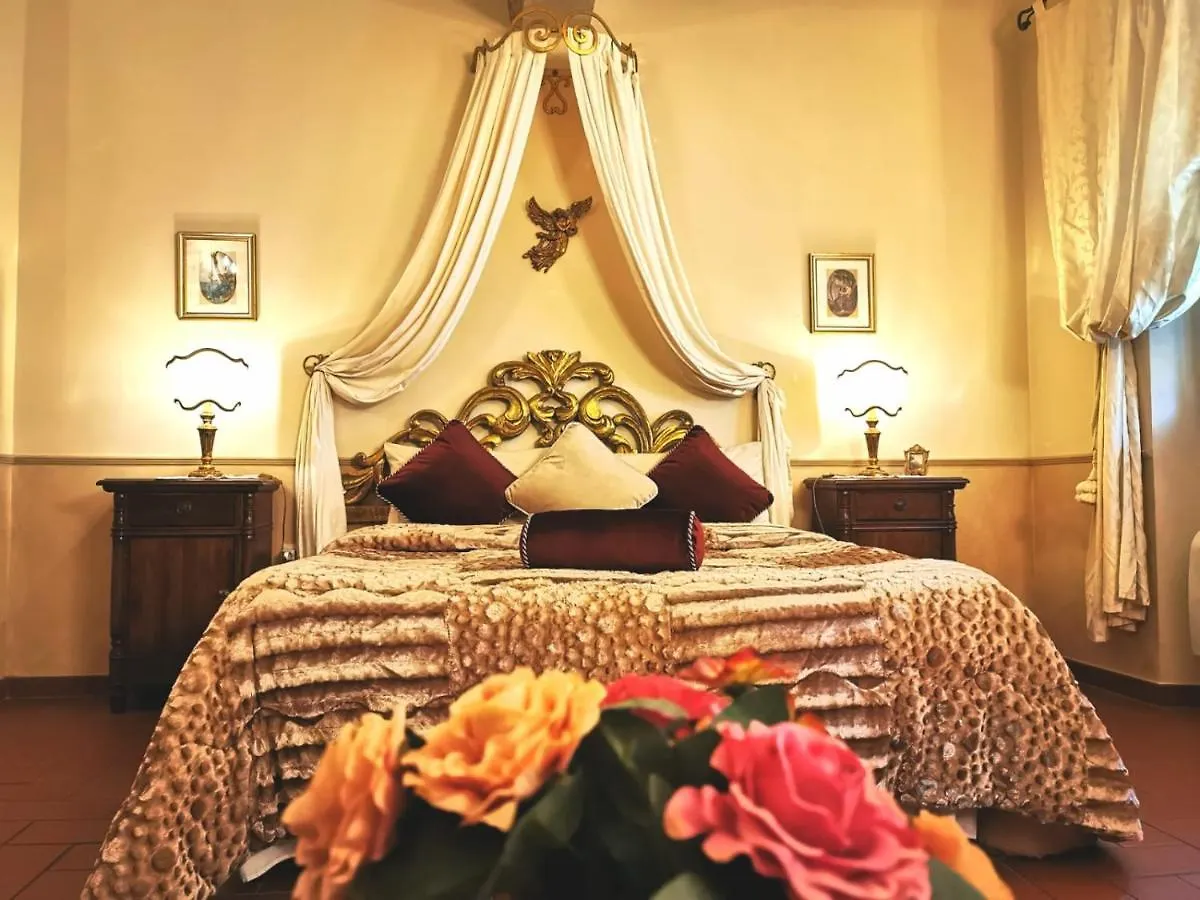 Classic Style Apartment In Center Florence Italy