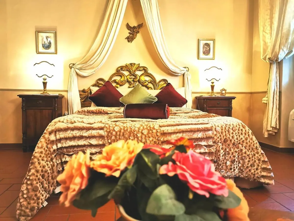 Classic Style Apartment In Center Florence