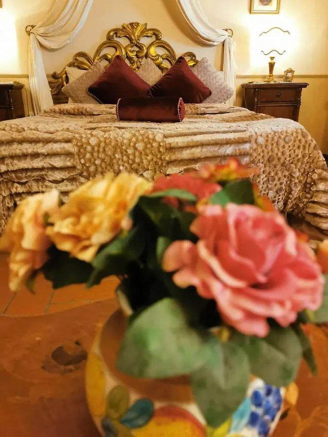 Classic Style Apartment In Center Florence