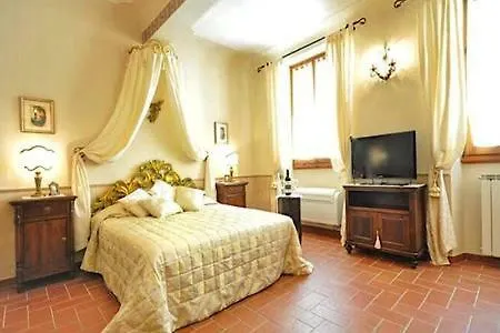 Classic Style Apartment In Center Florence