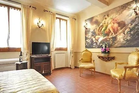 Classic Style Apartment In Center Florence