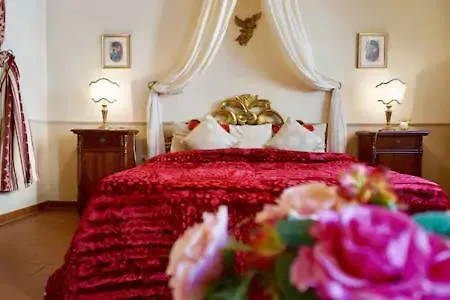 Classic Style Apartment In Center Florence