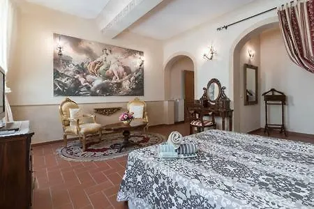 Classic Style Apartment In Center Florence Italy