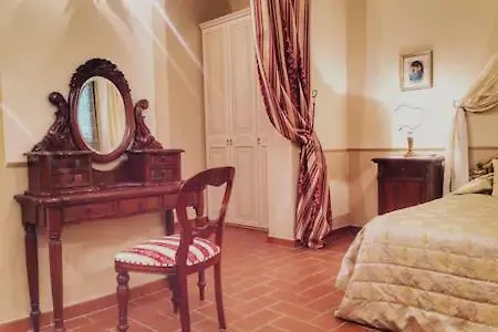Classic Style Apartment In Center Florence