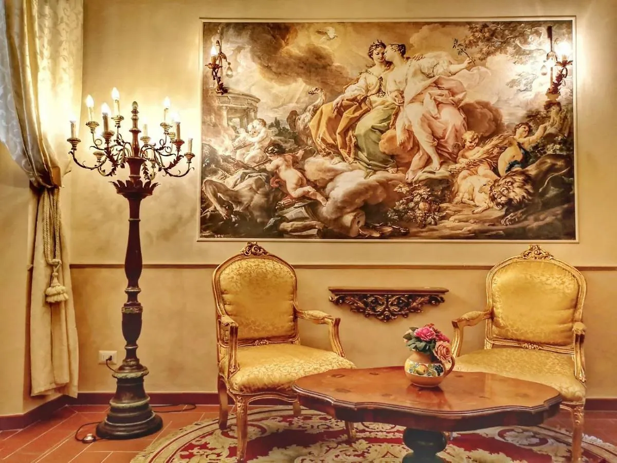 Classic Style Apartment In Center Florence